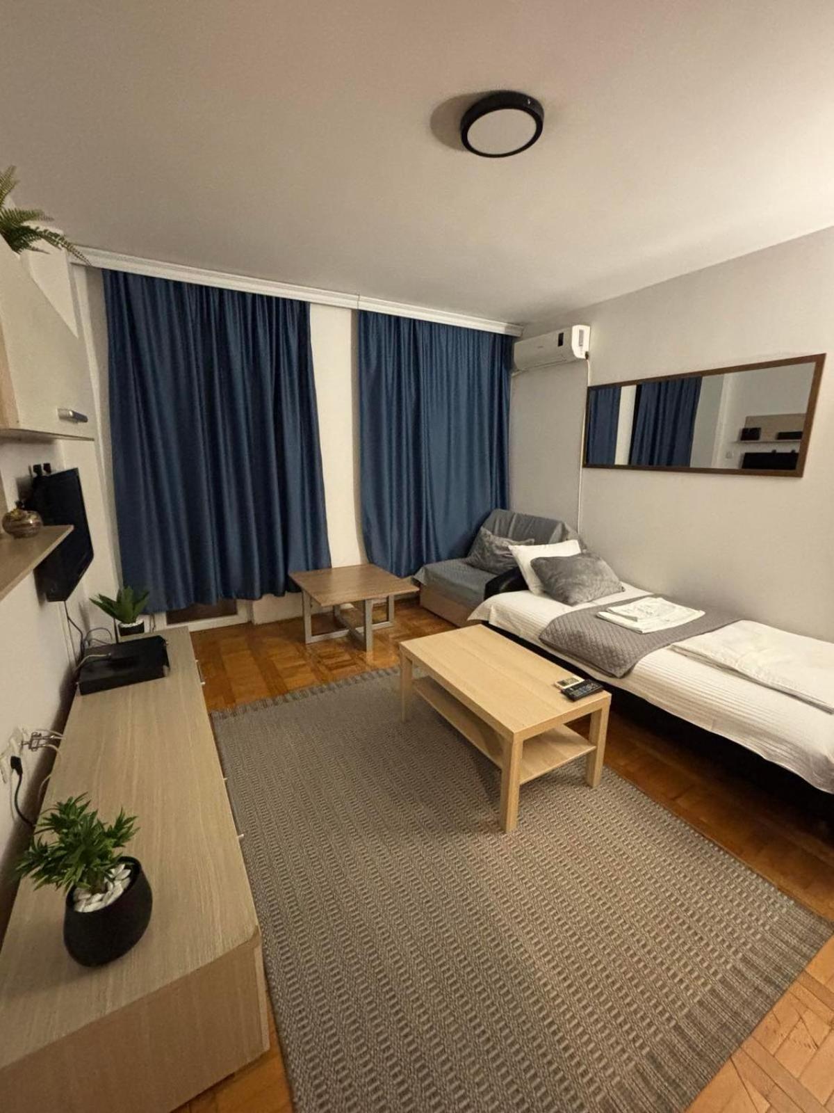 4 Rooms Apartments Nis Bagian luar foto